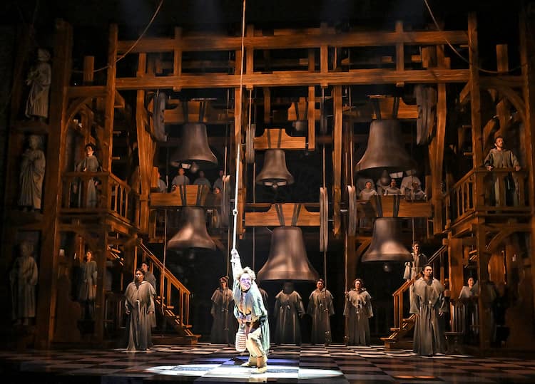 劇団四季「ノートルダムの鐘」初演以来6年ぶりに東京で開幕（舞台写真 