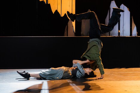 メニコン シアターAoi 芸術監督作品 名古屋・大阪二都市ツアー サファリ・P 第9回公演「透き間」より。