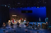 チェルフィッチュ × 藤倉大 with クラングフォルム・ウィーン「リビングルームのメタモルフォーシス」より。(c)Nurith Wagner-Strauss