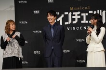 左から佐藤仁美、和田雅成、富田鈴花。