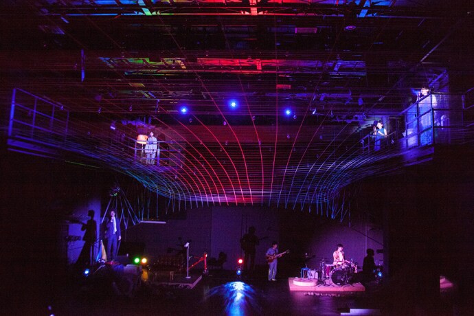 ヌトミック「ぼんやりブルース2022」より。(c)igaki photo studio（提供：豊岡演劇祭実行委員会）