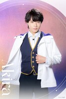 大森夏向扮する真木晶（賢者）。