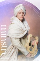 雷太扮する吟遊詩人。