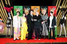 左から塩野瑛久、美弥るりか、城田優、ジャンポール・ゴルチエ、ナジャ・グランディーバ、七海ひろき。