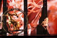 「ジャンポール・ゴルチエ『ファッション・フリーク・ショー』」より。