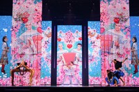 「ジャンポール・ゴルチエ『ファッション・フリーク・ショー』」より。