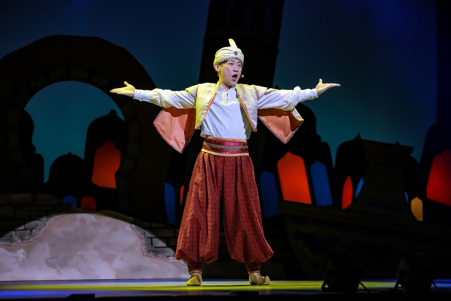 「世界迷作劇場 2023～24」より。（撮影：吉田実希）