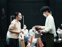 文学座附属演劇研究所 研修科発表会「じゅりあの・吉助」「女工哀史」「ヴィヨンの妻」の稽古の様子。