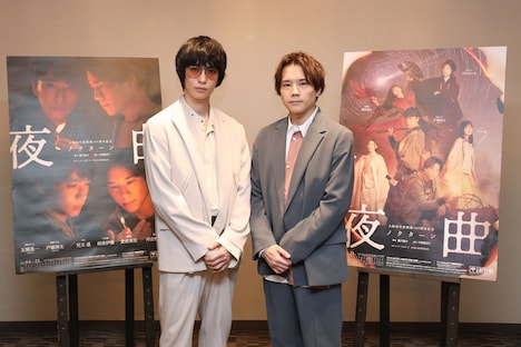 左から戸塚祥太、五関晃一。(c)松竹