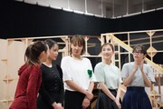 左から平野綾、ソニン、柚希礼音、実咲凜音、清水くるみ。