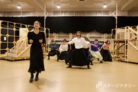 「ミュージカル『FACTORY GIRLS～私が描く物語～』」公開稽古より。