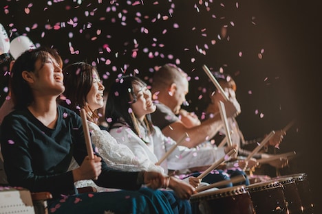 わらび座「祭シアター『HANA』」のイメージ。