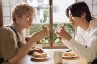 映画「アキはハルとごはんを食べたい」より。