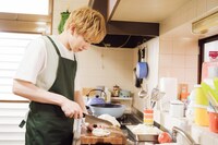 映画「アキはハルとごはんを食べたい」より。