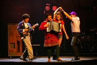 「ブロードウェイミュージカル『ONCE ダブリンの街角で』イン コンサート」より。