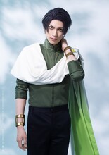 輝馬扮するガイ。