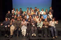 「第13回せんがわ劇場演劇コンクール」出場団体と専門審査員。（撮影：青二才晃）