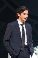 「DOLL」より。（撮影：立川賢一）