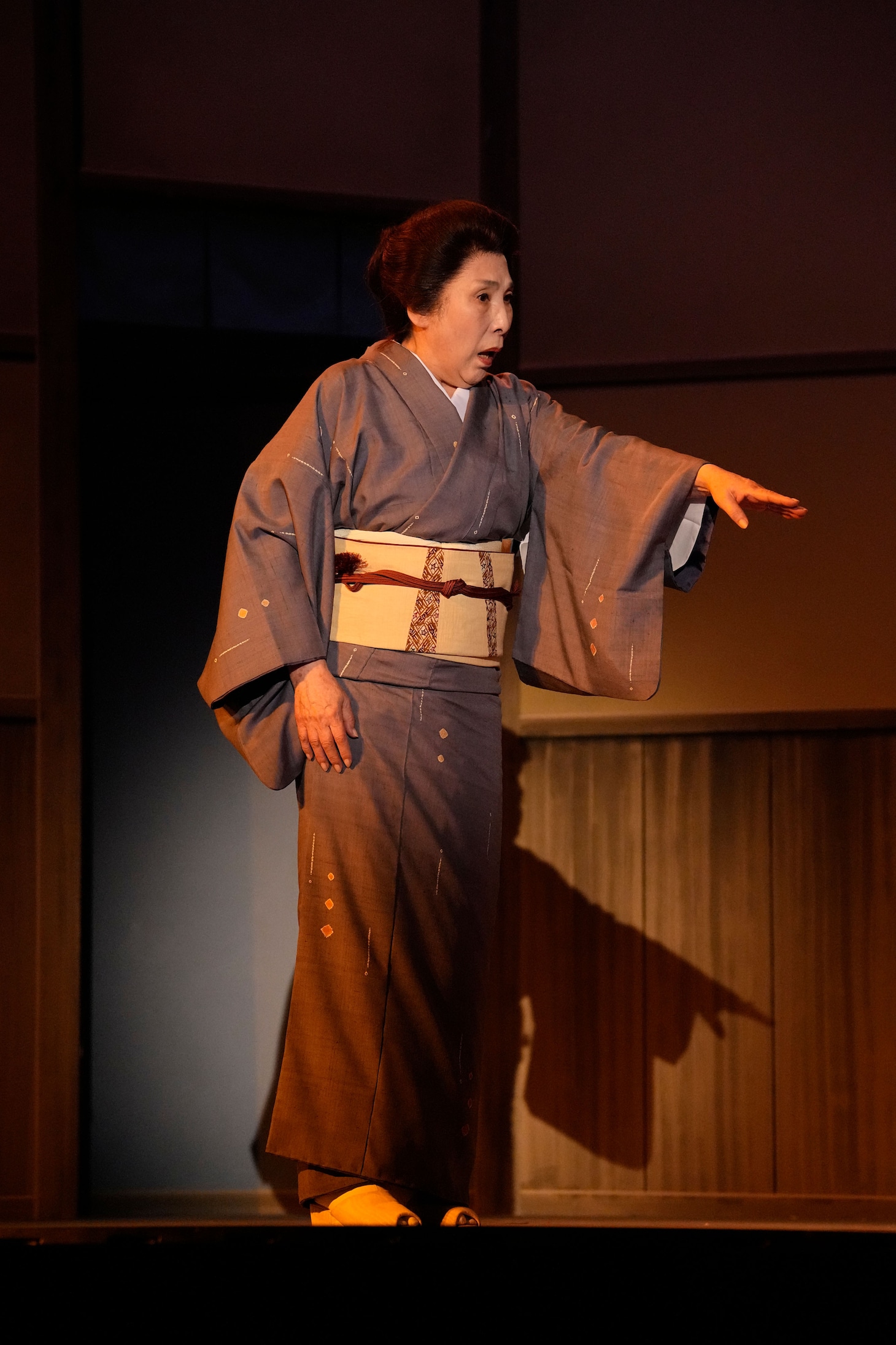 新派百三十五年記念 六月新派喜劇公演「三婆」より。(c)松竹