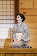新派百三十五年記念 六月新派喜劇公演「三婆」より。(c)松竹