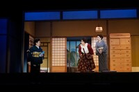 新派百三十五年記念 六月新派喜劇公演「三婆」より。(c)松竹