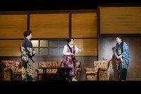 新派百三十五年記念 六月新派喜劇公演「三婆」より。(c)松竹