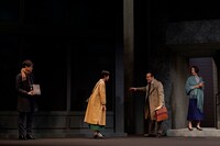 M&Oplaysプロデュース「カモメよ、そこから銀座は見えるか？」より。（撮影：渡部孝弘）