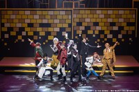 舞台「吸血鬼すぐ死ぬ」より。