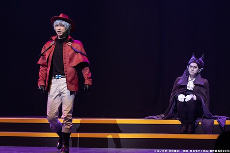 舞台「吸血鬼すぐ死ぬ」より。