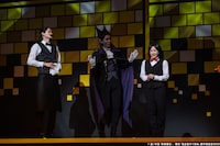 舞台「吸血鬼すぐ死ぬ」より。