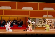 「六月博多座大歌舞伎」昼の部「廓三番叟」より。(c)松竹