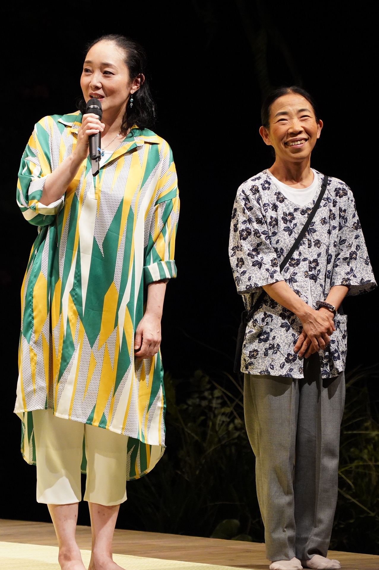 左から西尾まり、中原三千代。