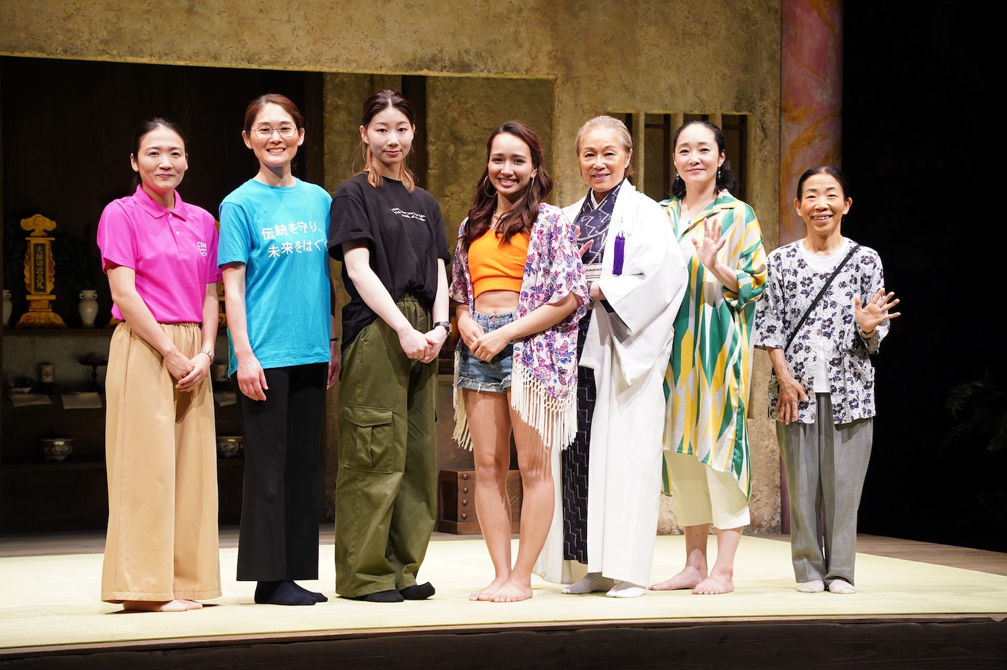 左から深谷美歩、清水直子、土居志央梨、豊原江理佳、増子倭文江、西尾まり、中原三千代。