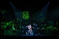 舞台「文豪ストレイドッグス 共喰い」より。（撮影：宮川舞子）