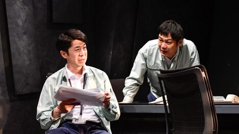 JACROW #33「経済3篇」、「焔~ほむら~」より。左から小平伸一郎、菅野貴夫。(撮影:鈴木淳)