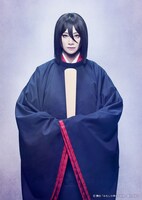 中山咲月扮する堯人。