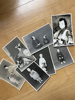 可愛らしくも貴重すぎる、“四代目”米吉の写真の数々。祖父・三世中村時蔵、大叔父・十七世中村勘三郎との扮装姿での2ショットや、小さな弁天小僧の姿も！