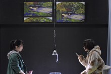 お布団の前回公演「夜を治める者《ナイトドミナント》」より。（撮影：三浦雨林）