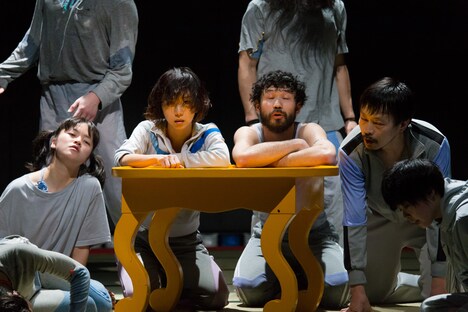 康本雅子 ダンス公演「全自動煩脳ずいずい図」過去公演より。