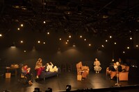 趣向「パンとバラで退屈を飾って、わたしが明日も生きることを耐える。」より。（撮影：牧野智晃）