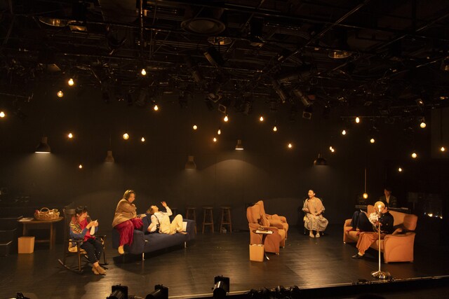 趣向「パンとバラで退屈を飾って、わたしが明日も生きることを耐える。」より。（撮影：牧野智晃）