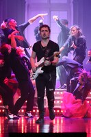 「バーン・ザ・フロア BE BRAVE. TOGETHER.」より。（撮影：阿久津知宏）