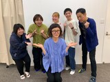 「絆されて」リーディング出演者と高井浩子（中央）