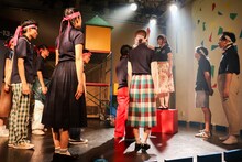 かるがも団地5周年企画 第1弾 第7回本公演「M.O.S.ヤングタウン」より。（撮影：古戸森陽）