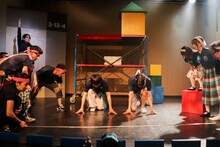 かるがも団地5周年企画 第1弾 第7回本公演「M.O.S.ヤングタウン」より。（撮影：古戸森陽）