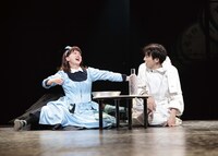 NODA・MAP 第26回公演「兎、波を走る」より。（撮影：篠山紀信）