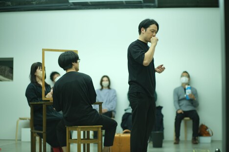 ゼロコ パフォーマンスライブ「モノノメ」2022年公演より。（撮影：明石真由美）