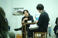 ゼロコ パフォーマンスライブ「モノノメ」2022年公演より。（撮影：明石真由美）