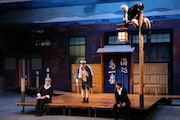 太陽劇団(テアトル・デュ・ソレイユ)「金夢島 L'ILE D'OR Kanemu-Jima」より。(Photo by Michele Laurent)