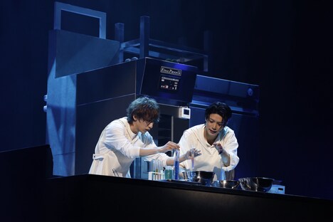 ミュージカル「I'm donut ?」より。（撮影：小境勝巳）